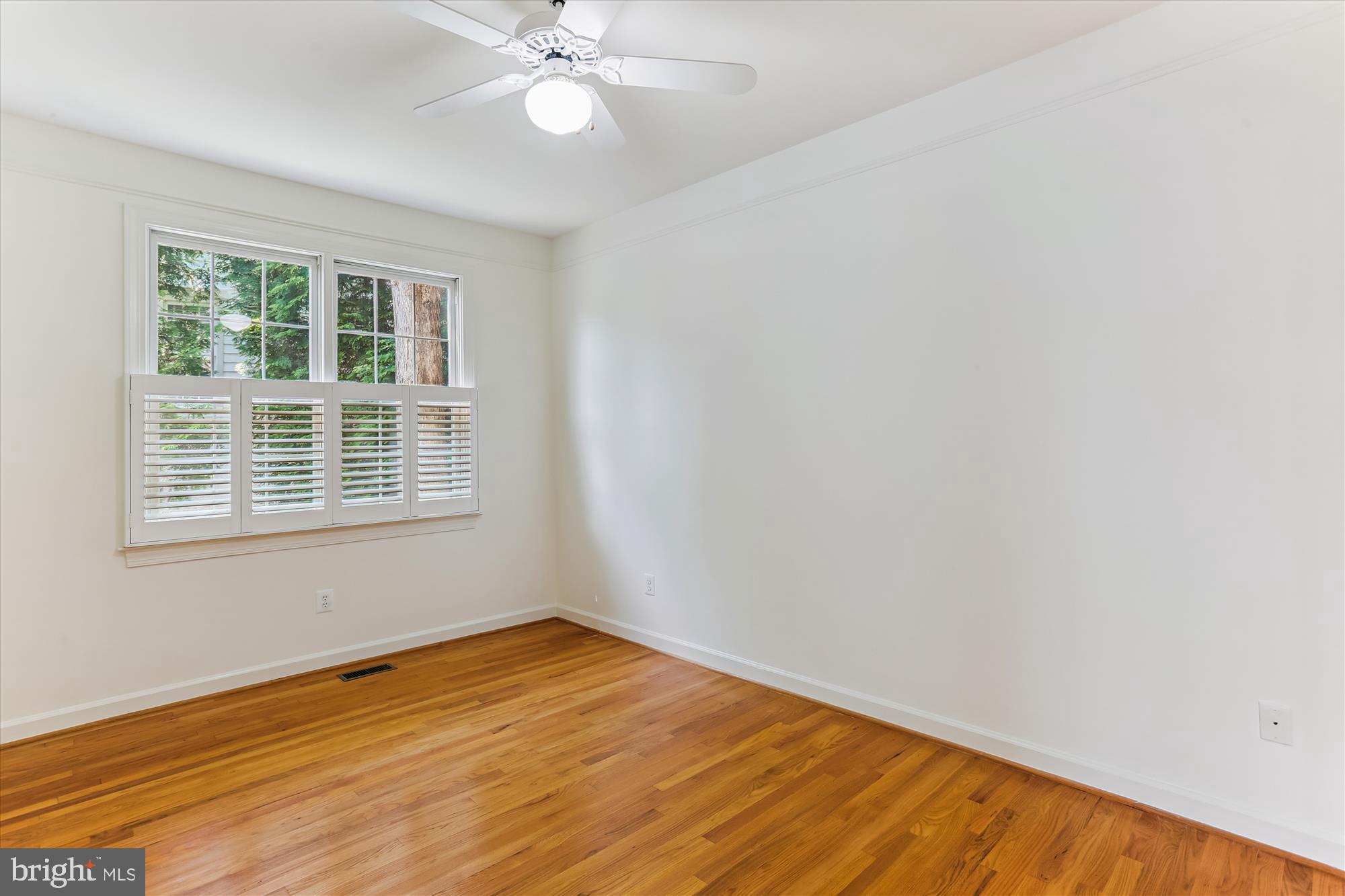 403 Kent Oaks Way Gaithersburg, MD 20878 - Photo 26 of 76 a view of empty room with wooden floor and fan