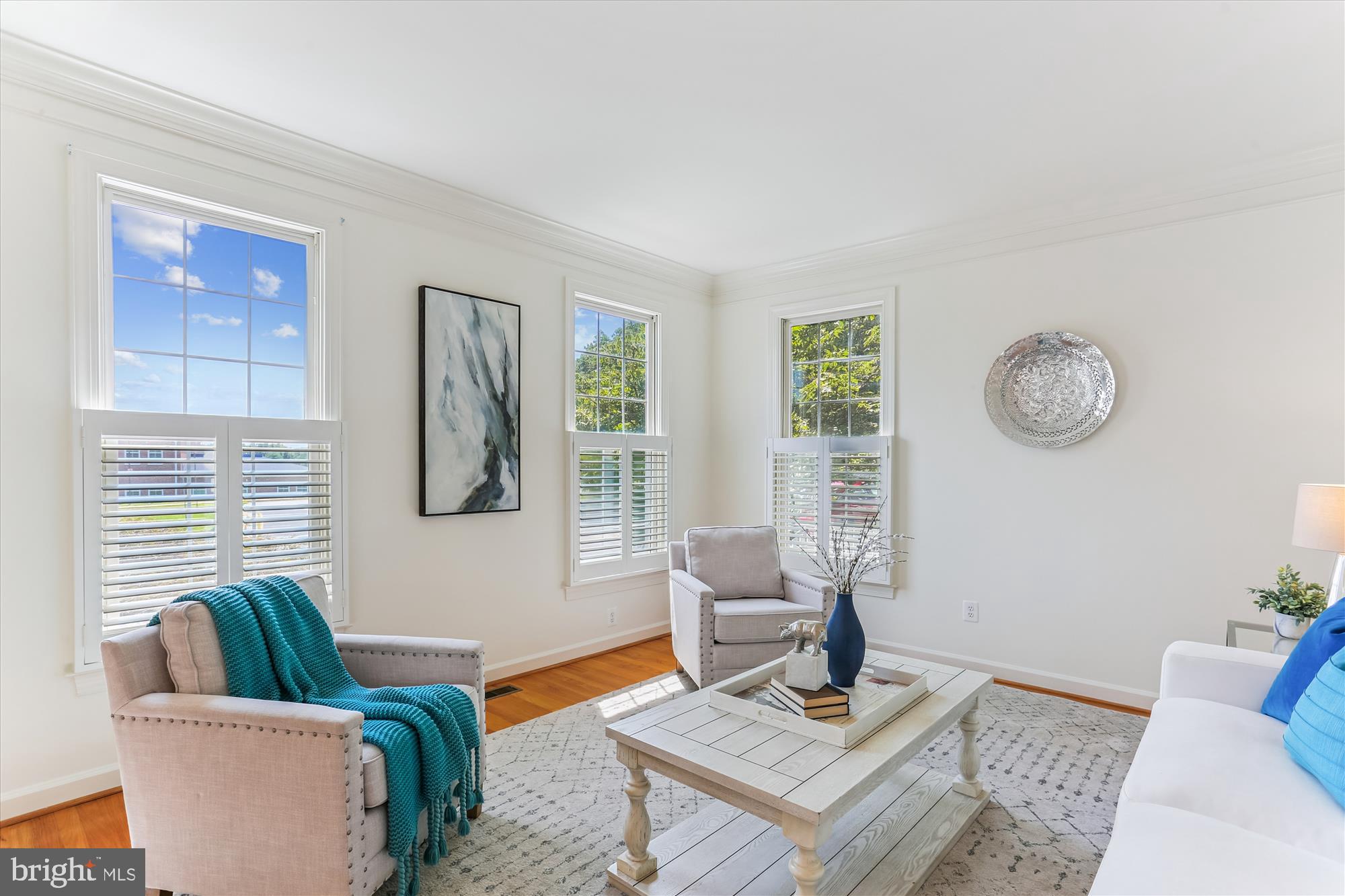 403 Kent Oaks Way Gaithersburg, MD 20878 - Photo 3 of 76 a living room with furniture and window