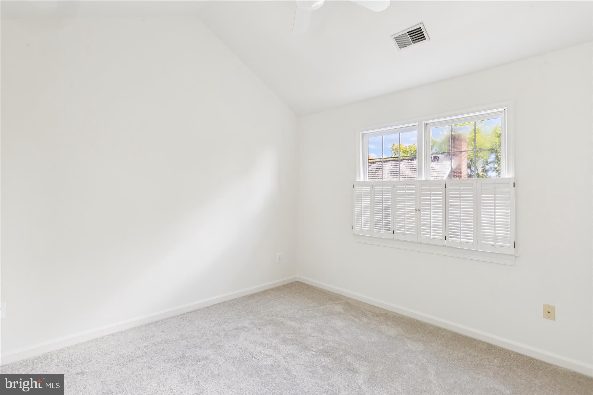 403 Kent Oaks Way Gaithersburg, MD 20878 - Photo 35 of 76 an empty room with a window