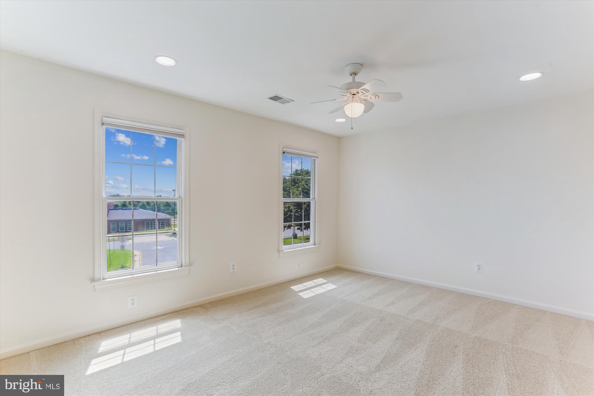 403 Kent Oaks Way Gaithersburg, MD 20878 - Photo 38 of 76 Large second bedroom w/ natural light