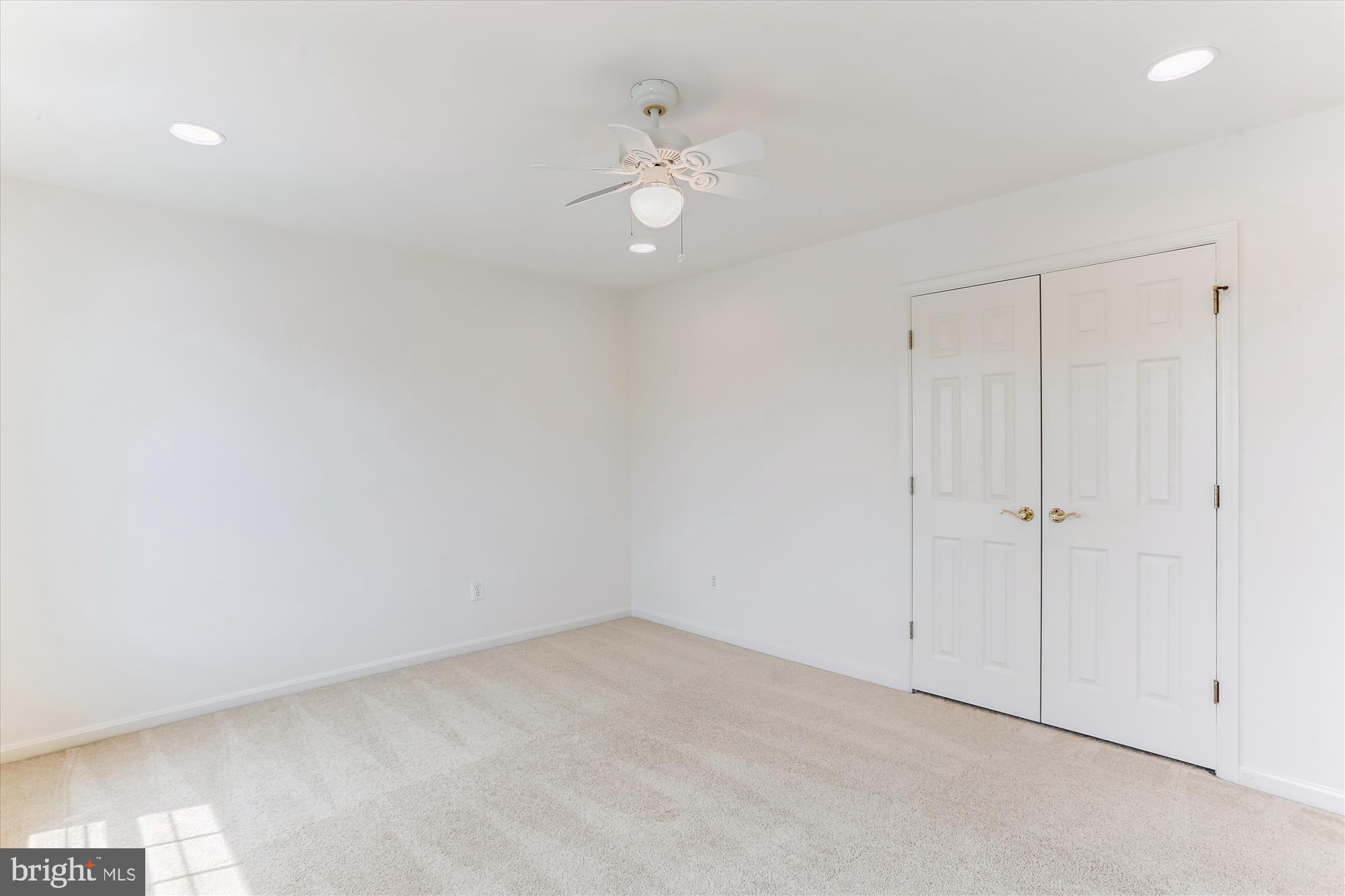 403 Kent Oaks Way Gaithersburg, MD 20878 - Photo 39 of 76 a view of an empty room