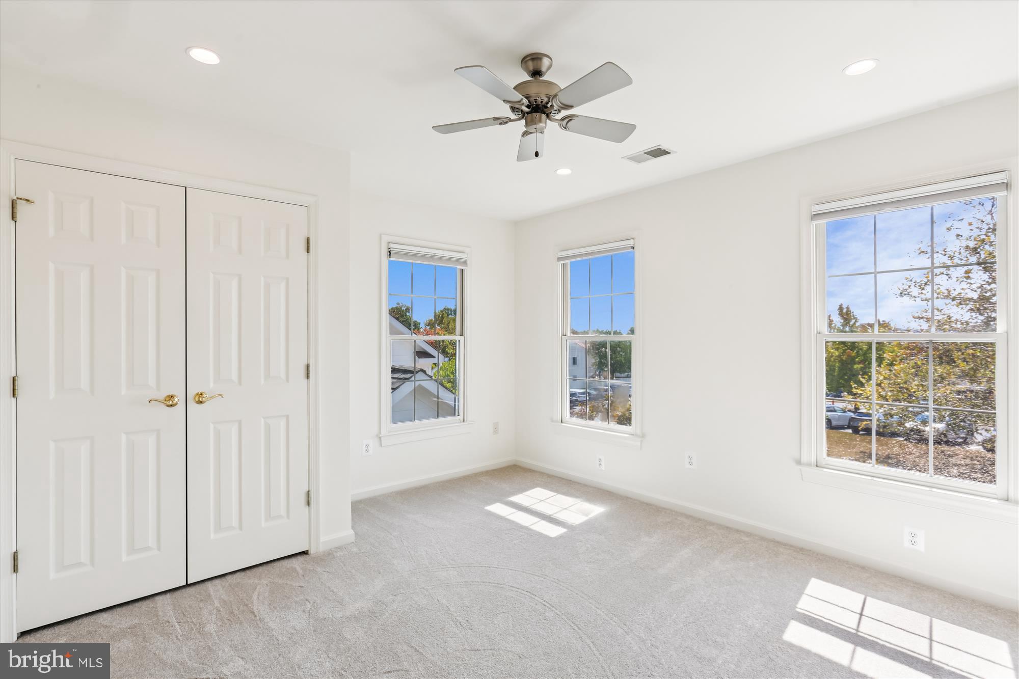 403 Kent Oaks Way Gaithersburg, MD 20878 - Photo 40 of 76 Light-filled third bedroom w/ lighted ceiling fan