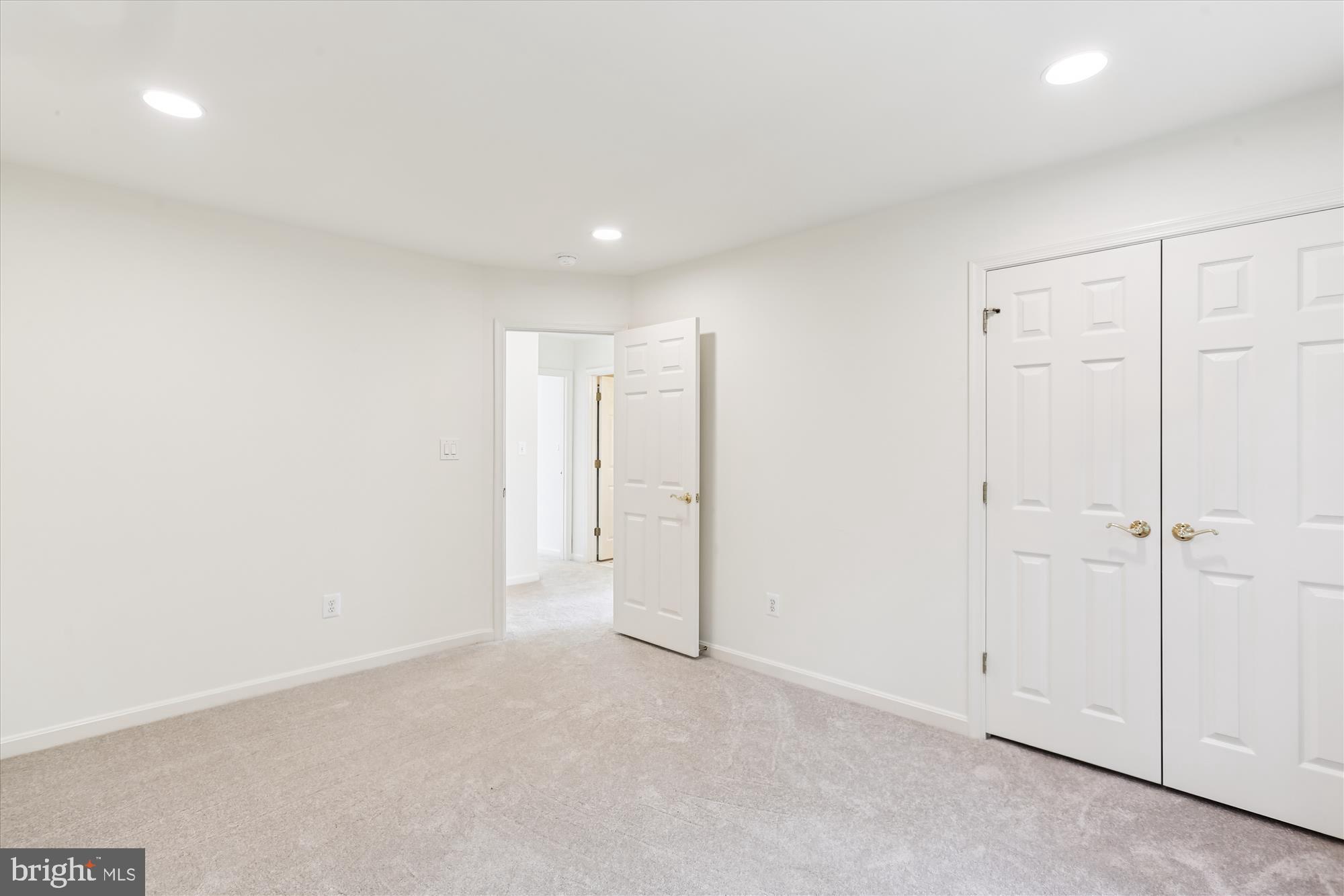 403 Kent Oaks Way Gaithersburg, MD 20878 - Photo 43 of 76 Fourth bedroom w/ double door closets