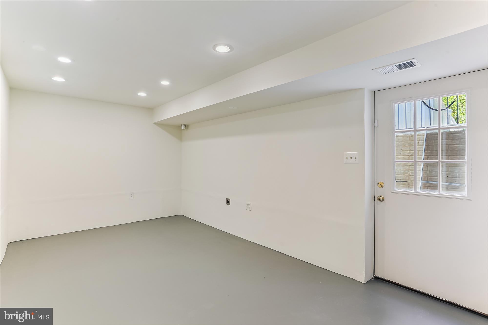 403 Kent Oaks Way Gaithersburg, MD 20878 - Photo 55 of 76 Storage area that leads outside