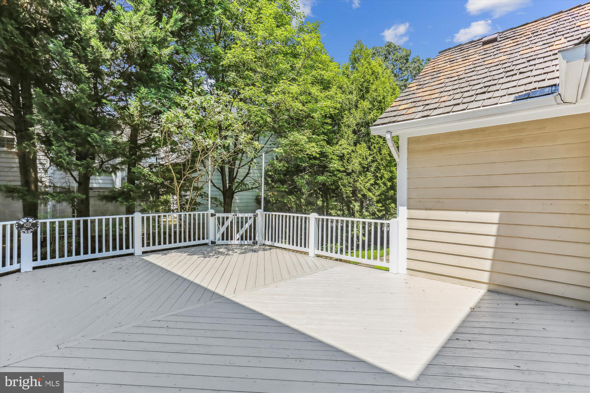 403 Kent Oaks Way Gaithersburg, MD 20878 - Photo 56 of 76 Lighted-filled & large deck
