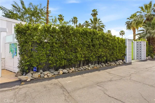 a view of a garage