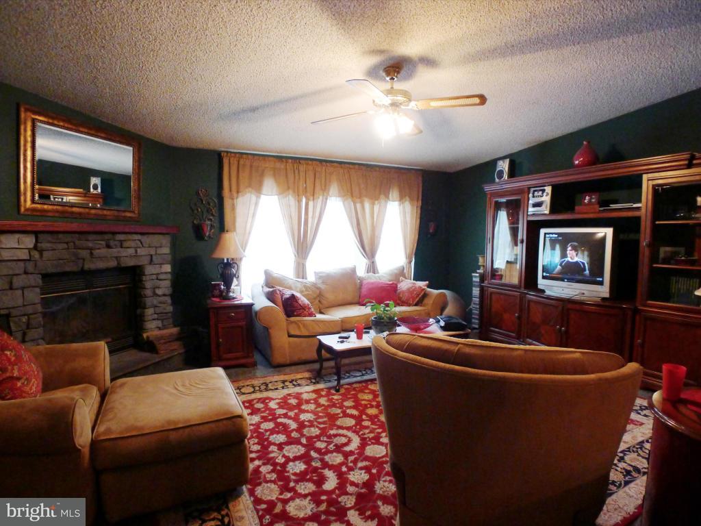 960 Hope Avenue Lititz, PA 17543 - Photo 8 of 19 Gallery Image 8