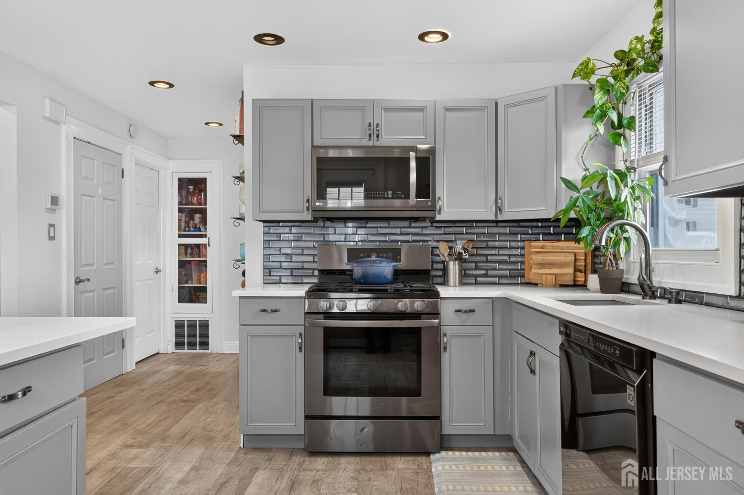 28 Wagner Street Fords, NJ 08863 - Photo 11 of 30