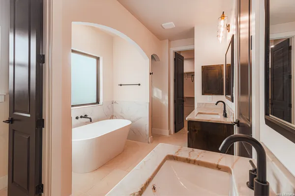 $689,900 | 192 Bobby Lynn Drive, Adkins, TX 78101