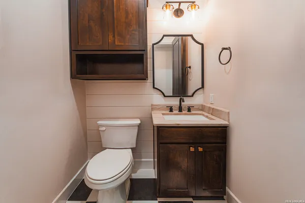 $689,900 | 192 Bobby Lynn Drive, Adkins, TX 78101