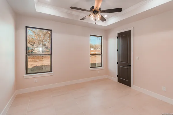 $689,900 | 192 Bobby Lynn Drive, Adkins, TX 78101