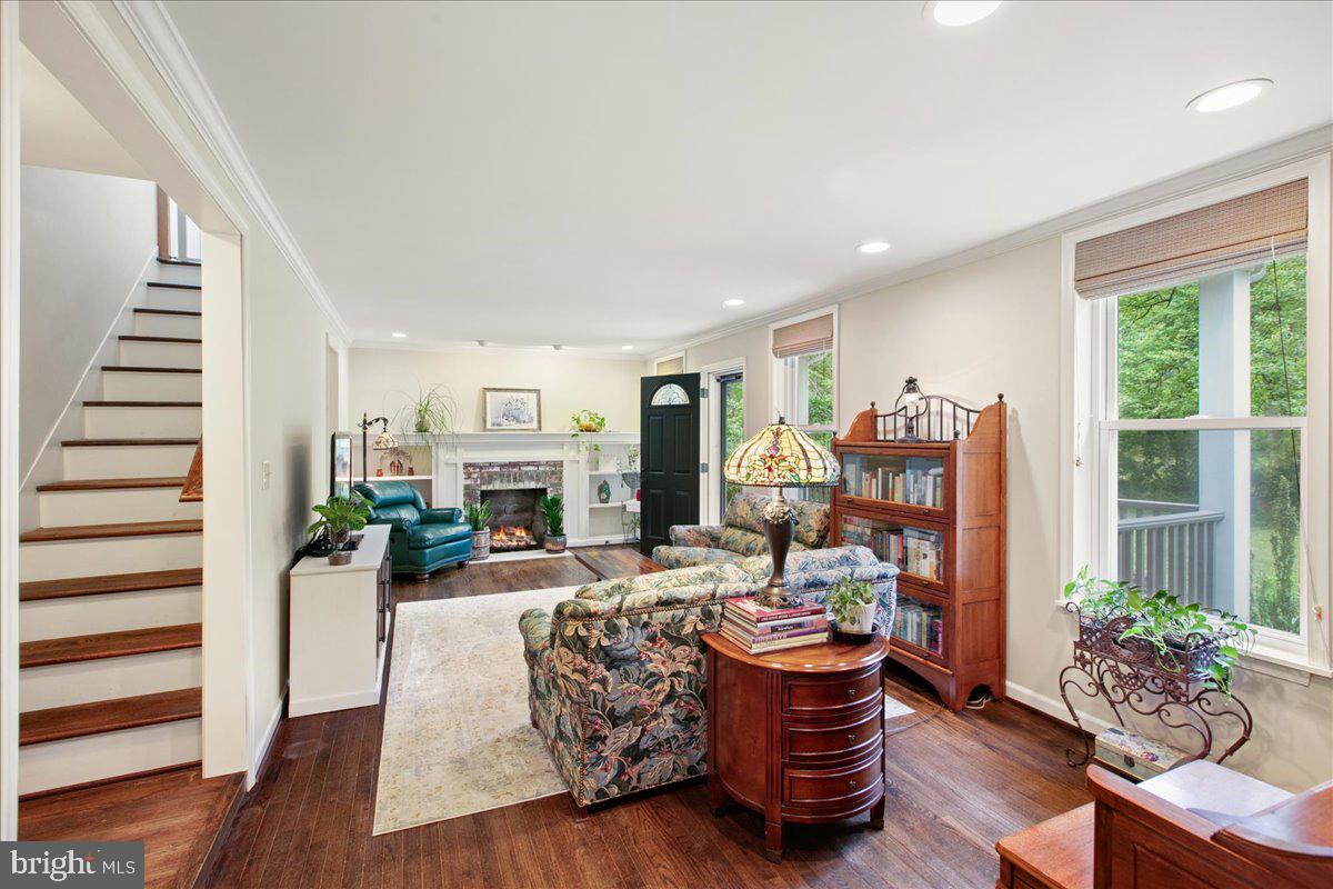 19266 Mockingbird Heights Road Triangle, VA 22172 - Photo 5 of 35 a living room with furniture and a large window