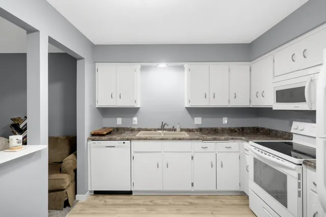 $173,000 | 1900 Coon Rapids Boulevard Northwest, Unit 1, Coon Rapids, MN 55433