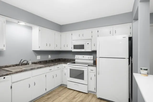 $173,000 | 1900 Coon Rapids Boulevard Northwest, Unit 1, Coon Rapids, MN 55433