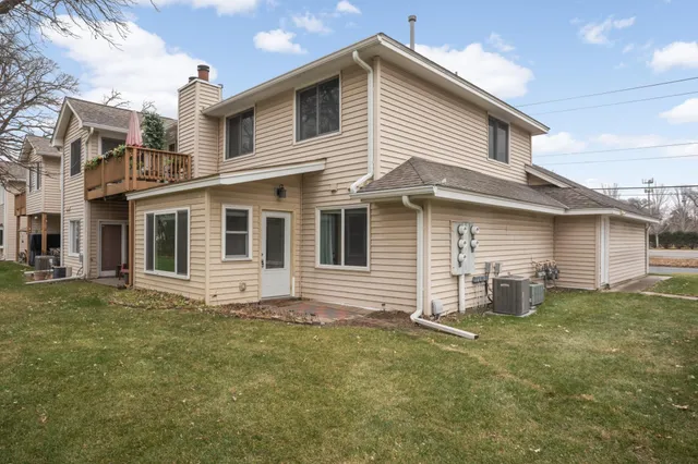 $173,000 | 1900 Coon Rapids Boulevard Northwest, Unit 1, Coon Rapids, MN 55433