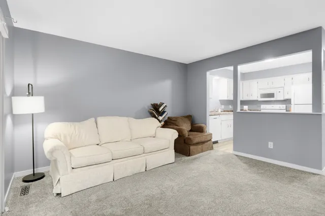 $173,000 | 1900 Coon Rapids Boulevard Northwest, Unit 1, Coon Rapids, MN 55433