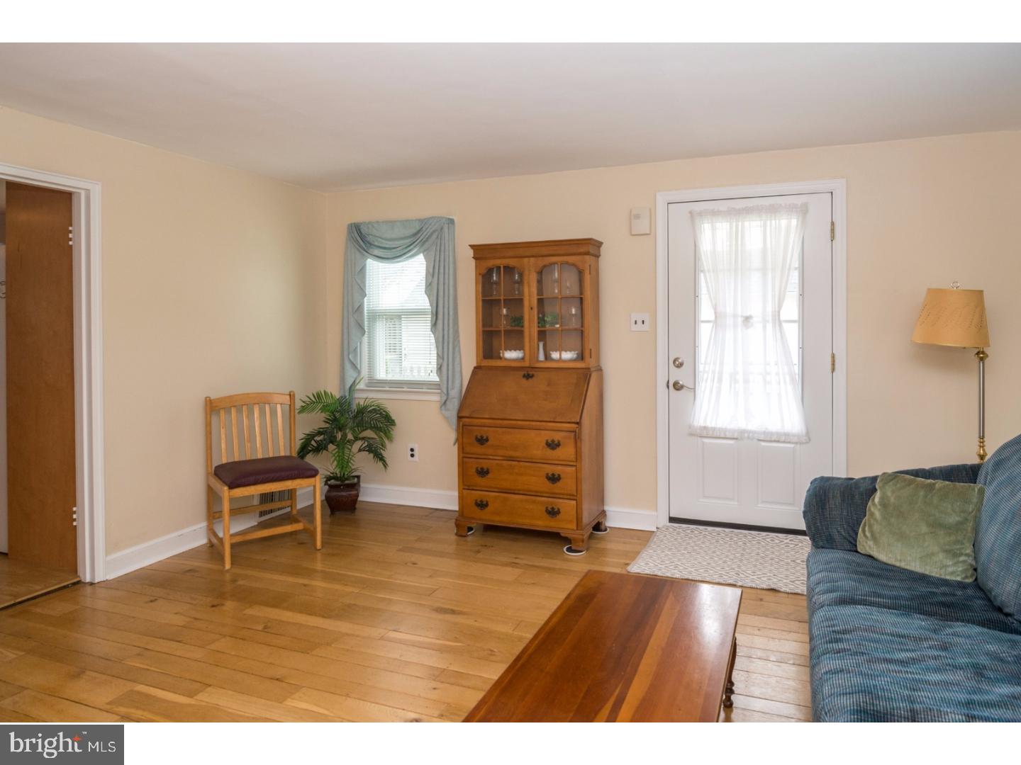 231 Overlook Road Ambler, PA 19002 - Photo 9 of 25 Living Room