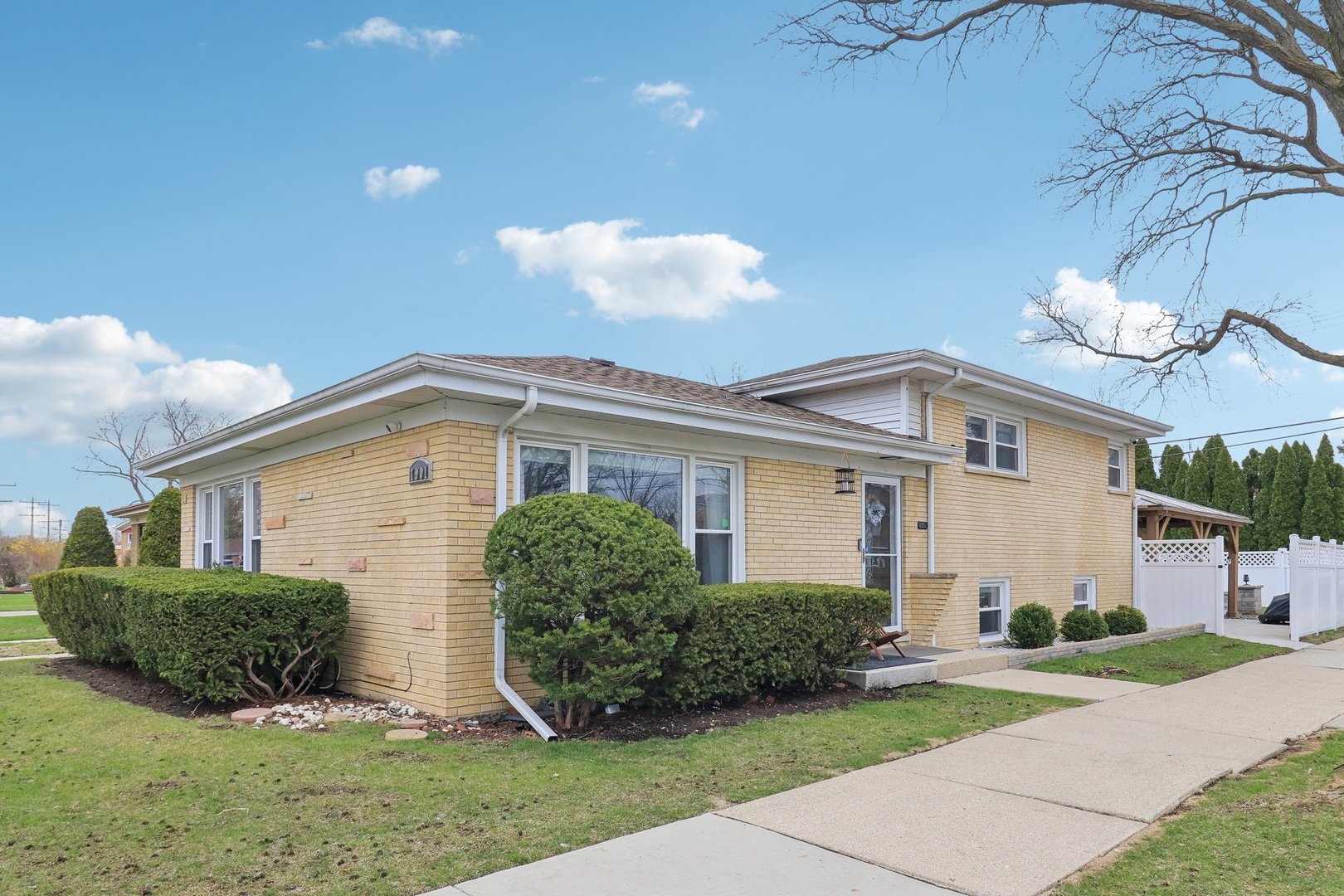 7901 East Prairie Road Skokie, IL 60076 - Photo 1 of 35