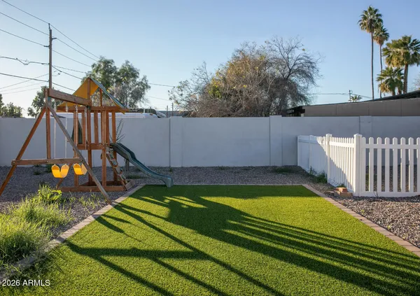 $1,790 | 2205 West Cambridge Avenue, Phoenix, AZ 85009