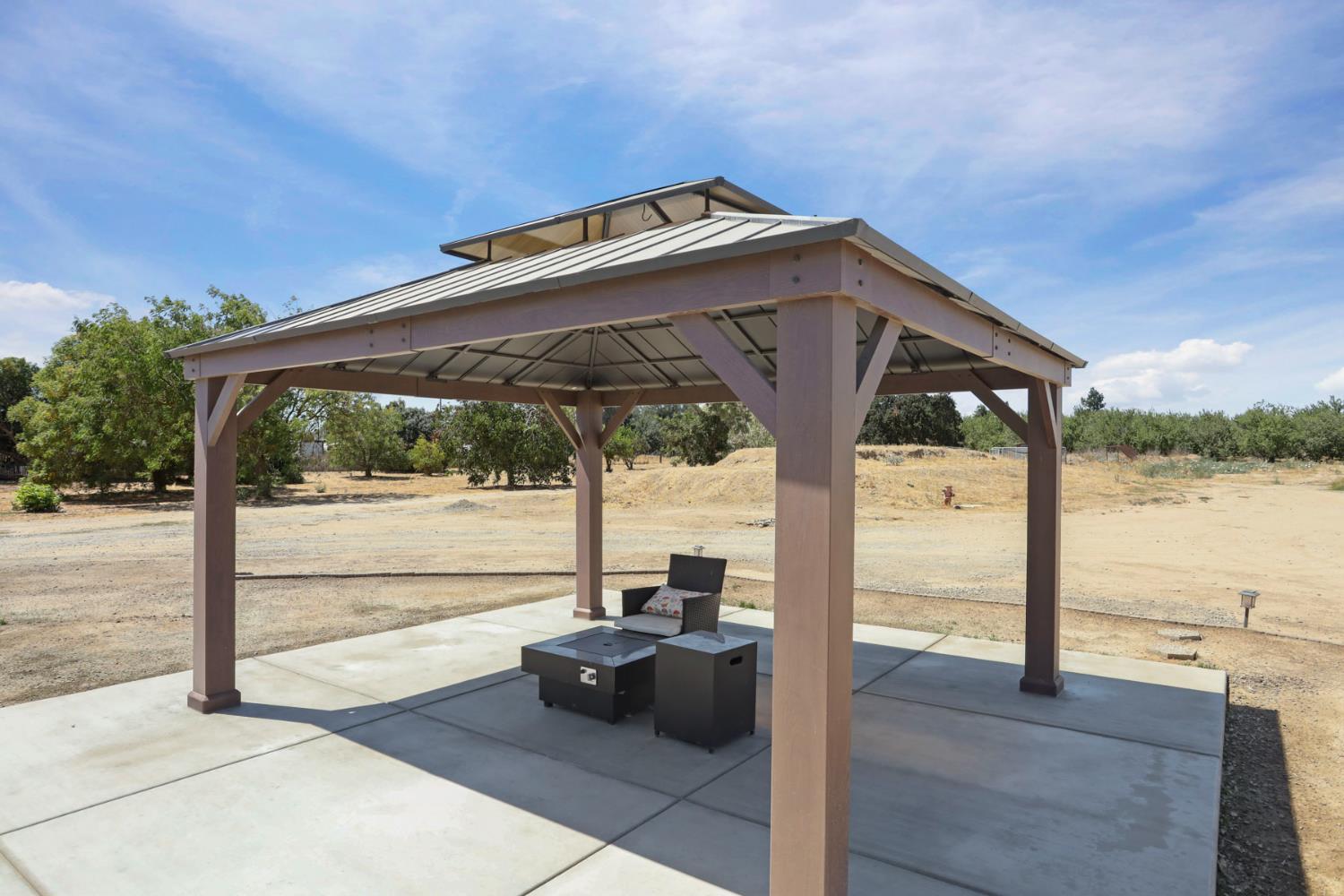 23811 South Jack Tone Road Ripon, CA 95366 - Photo 43 of 51 a view of a living room and mountain view