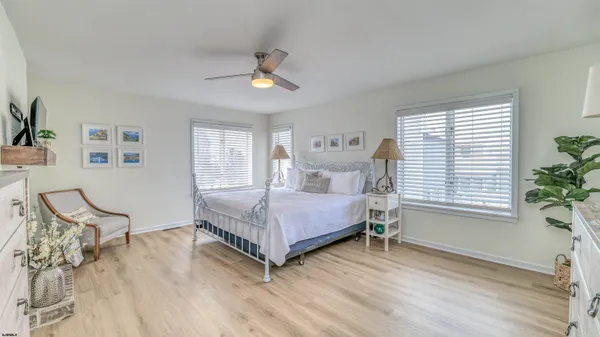 a view of back yard of the house