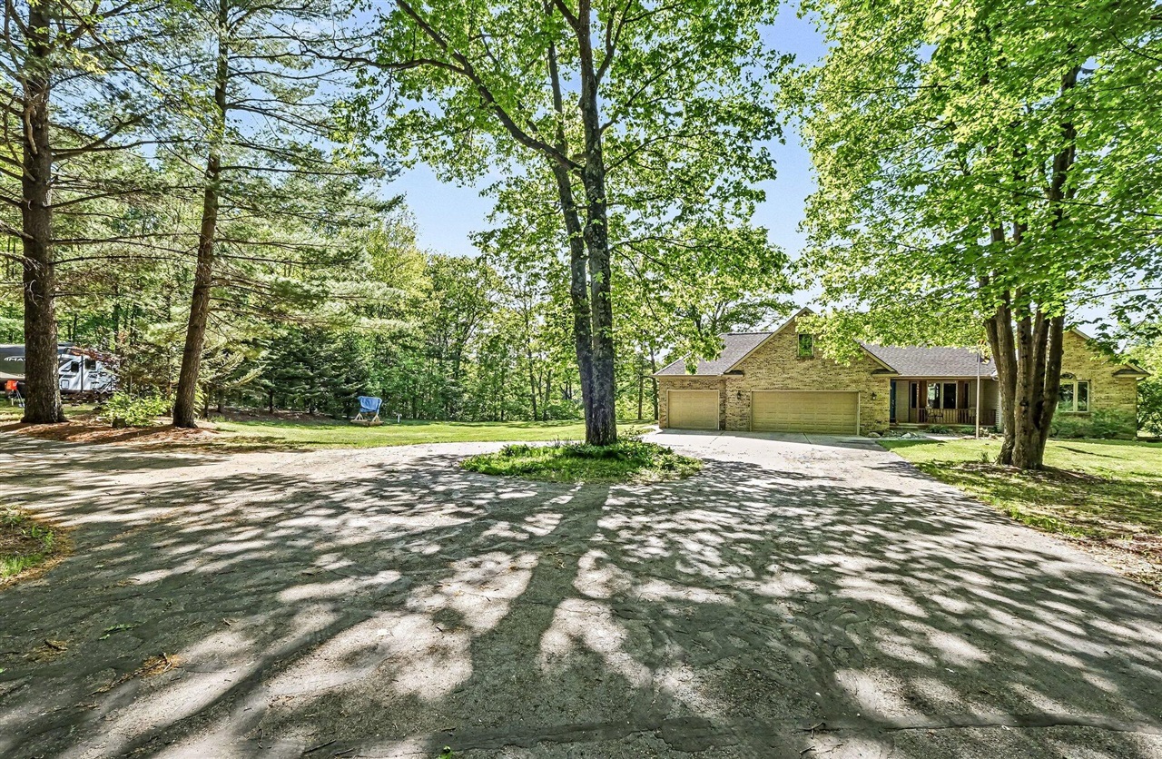 10835 Red Oak Ridge Howard City, MI 49329 - Photo 3 of 46