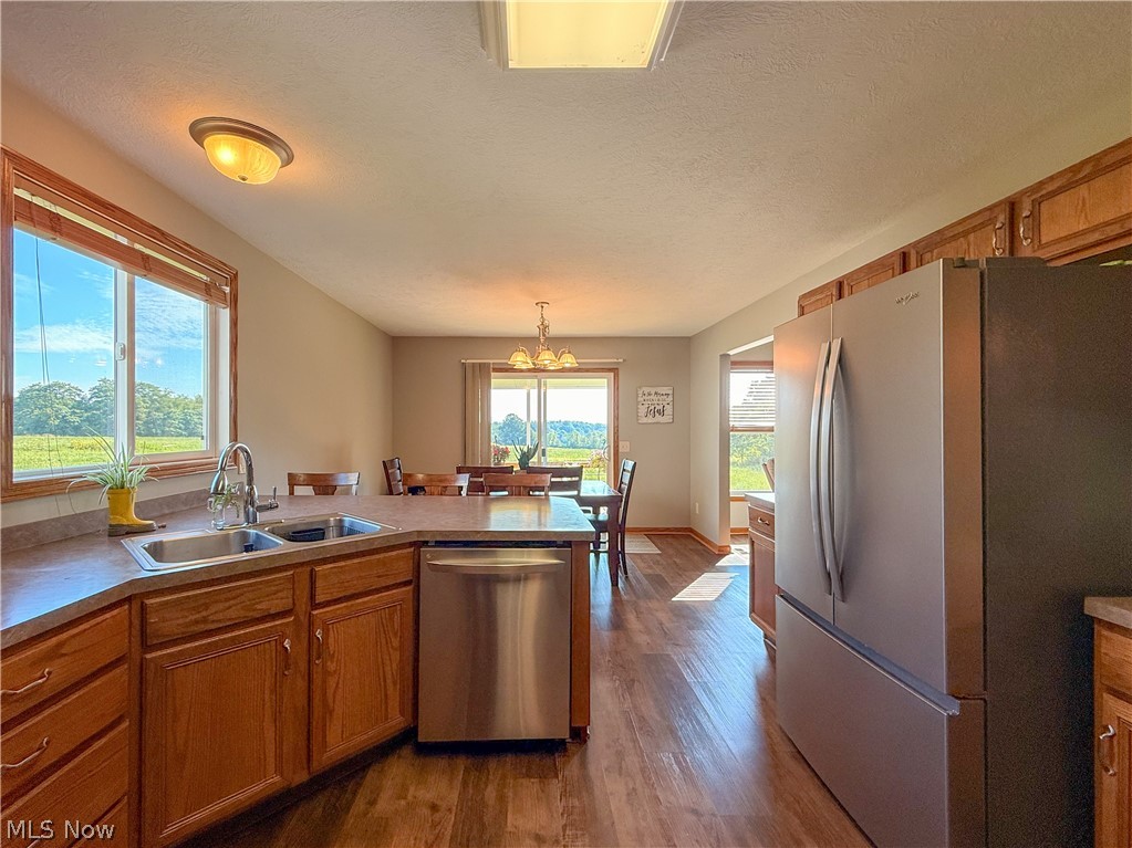 125 Pondview Circle Rittman, OH 44270 - Photo 9 of 38 Kitchen to dinette, dishwasher included