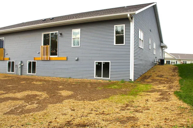 $379,400 | 1795 Edgewood Road, Unit 13, Kewaskum, WI 53040