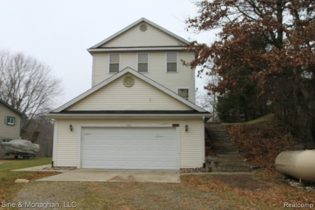 126 Indianside Road Oakland, MI 48363 - Photo 1 of 15 IMG_3057.jpg
