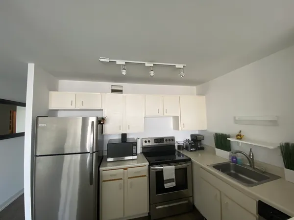 $2,250 | 1636 North Wells Street, Unit 3110, Chicago, IL 60614