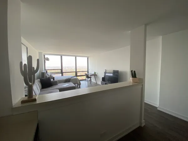 $2,250 | 1636 North Wells Street, Unit 3110, Chicago, IL 60614