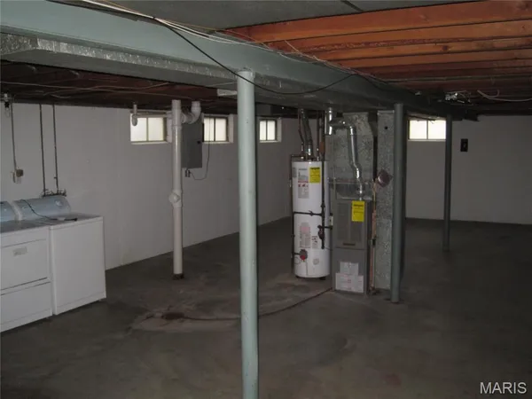 $1,500 | 263 Meadowcrest Drive, Ferguson, MO 63135