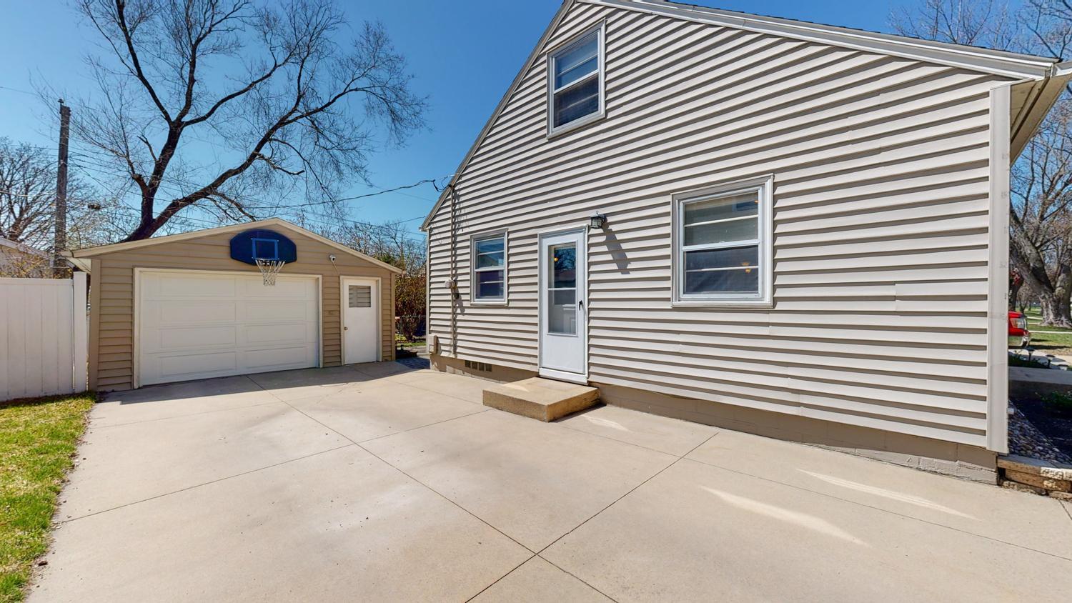 1924 Valleyhigh Drive Northwest Rochester, MN 55901 - Photo 2 of 34