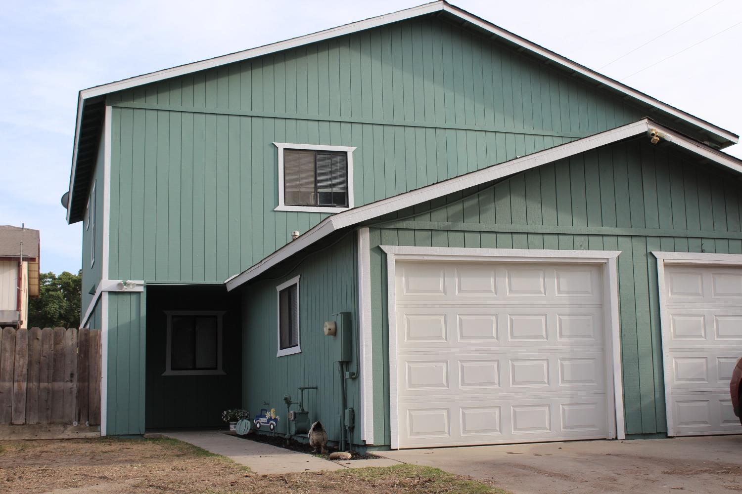 13431 South Henderson Road Caruthers, CA 93609 - Photo 1 of 14 a house with a outdoor space