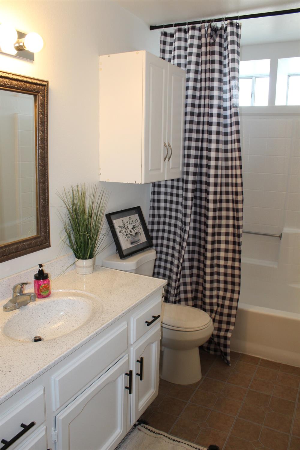 13431 South Henderson Road Caruthers, CA 93609 - Photo 11 of 14 a bathroom with a sink toilet and shower