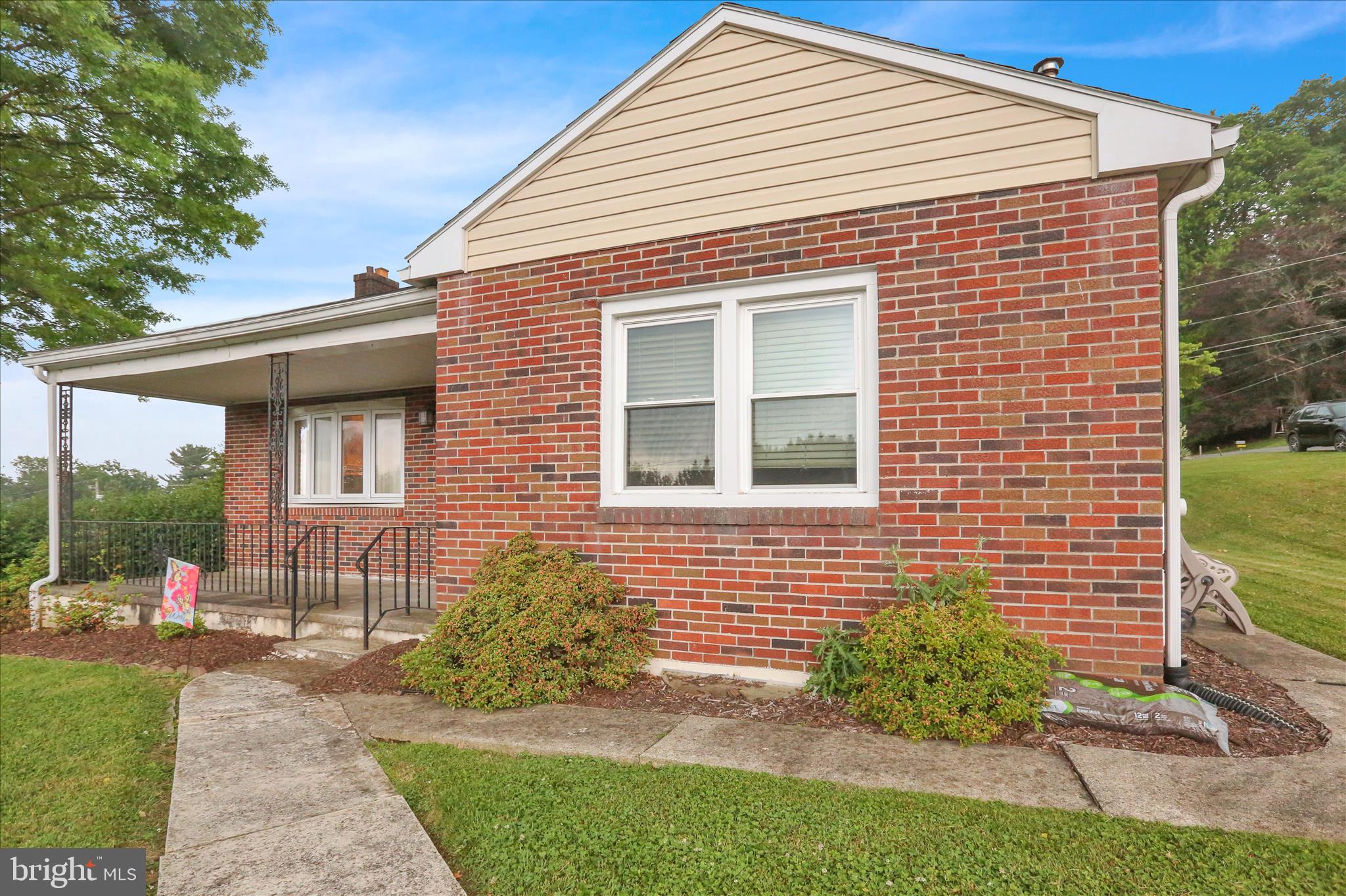 430 Summit Avenue Reading, PA 19607 - Photo 6 of 29 Front