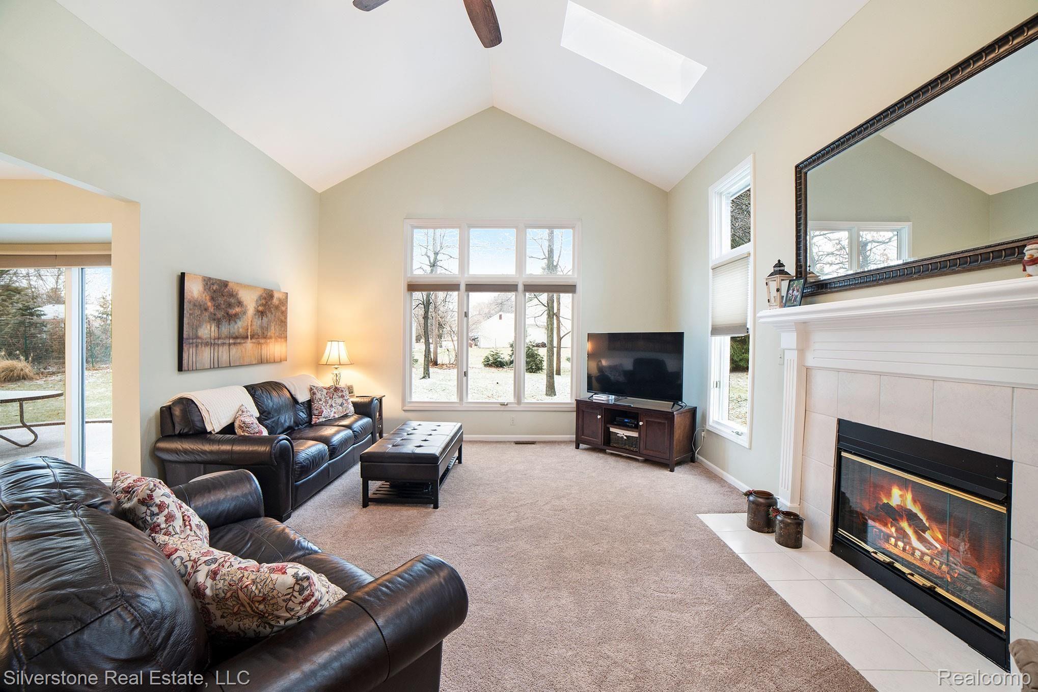 798 Grovecrest Rochester, MI 48307 - Photo 7 of 49 LGP_3932-1.jpg