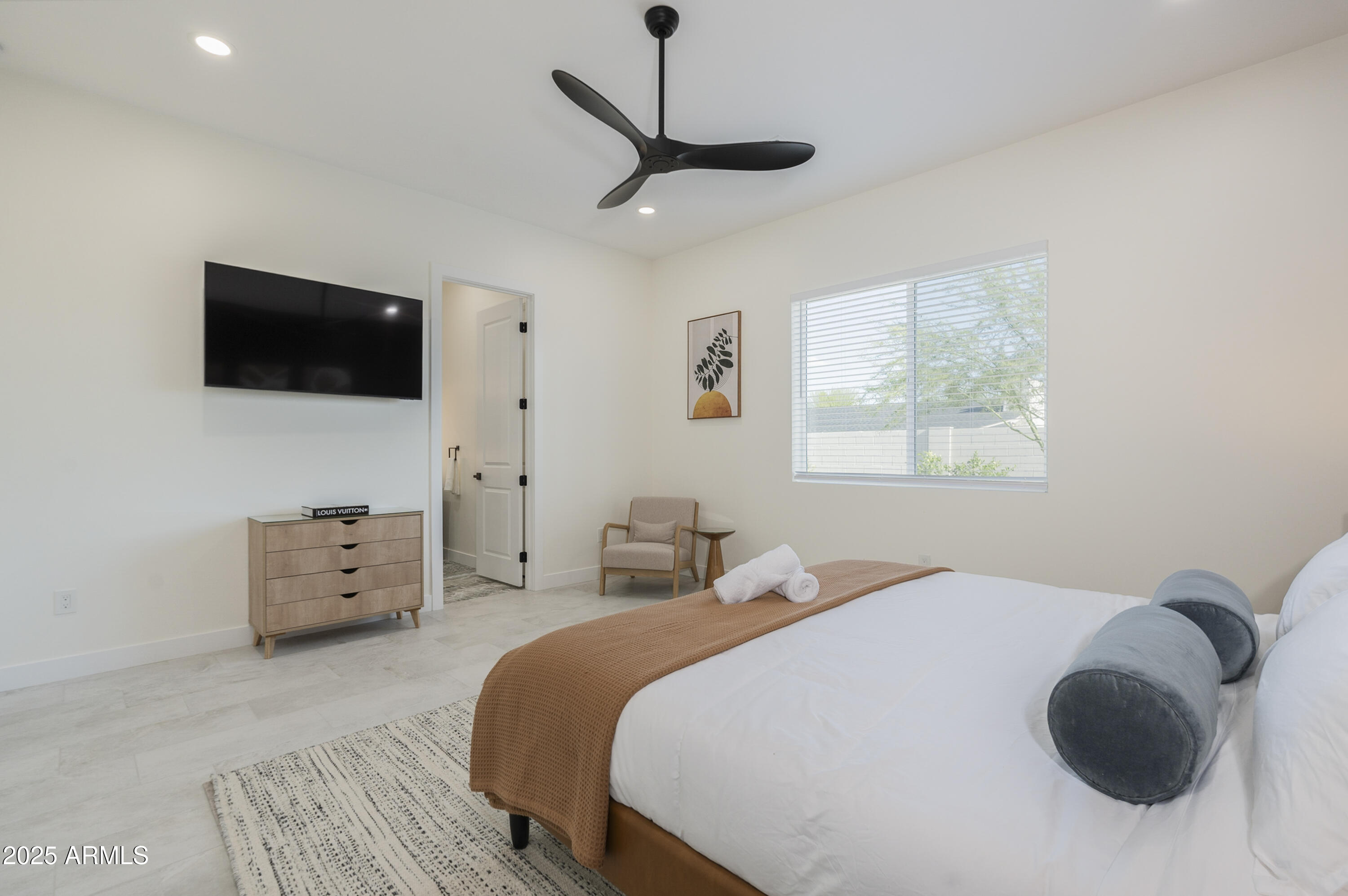 5049 East Shaw Butte Drive Scottsdale, AZ 85254 - Photo 40 of 88 a bedroom with a bed and a flat screen tv