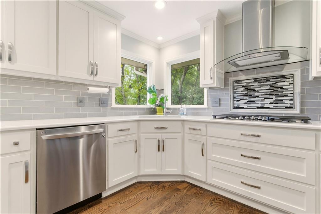 6817 Lakeshore Drive Raytown, MO 64133 - Photo 13 of 73