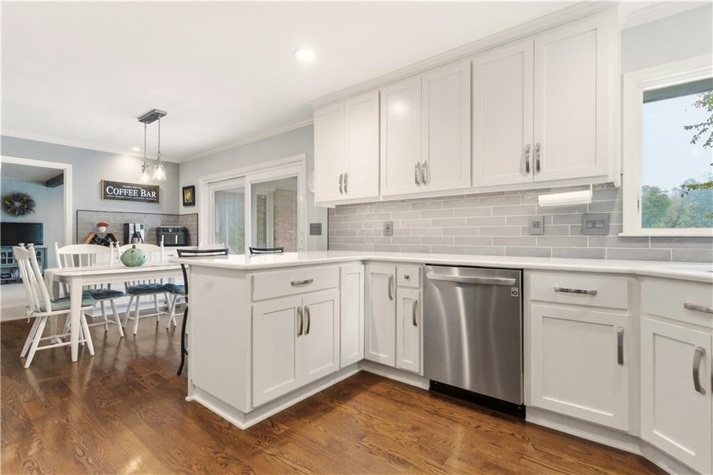 6817 Lakeshore Drive Raytown, MO 64133 - Photo 15 of 73