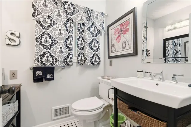 $475,000 | 6817 Lakeshore Drive, Raytown, MO 64133