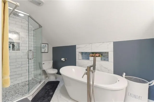 $475,000 | 6817 Lakeshore Drive, Raytown, MO 64133