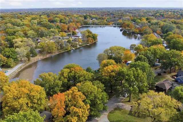 $475,000 | 6817 Lakeshore Drive, Raytown, MO 64133