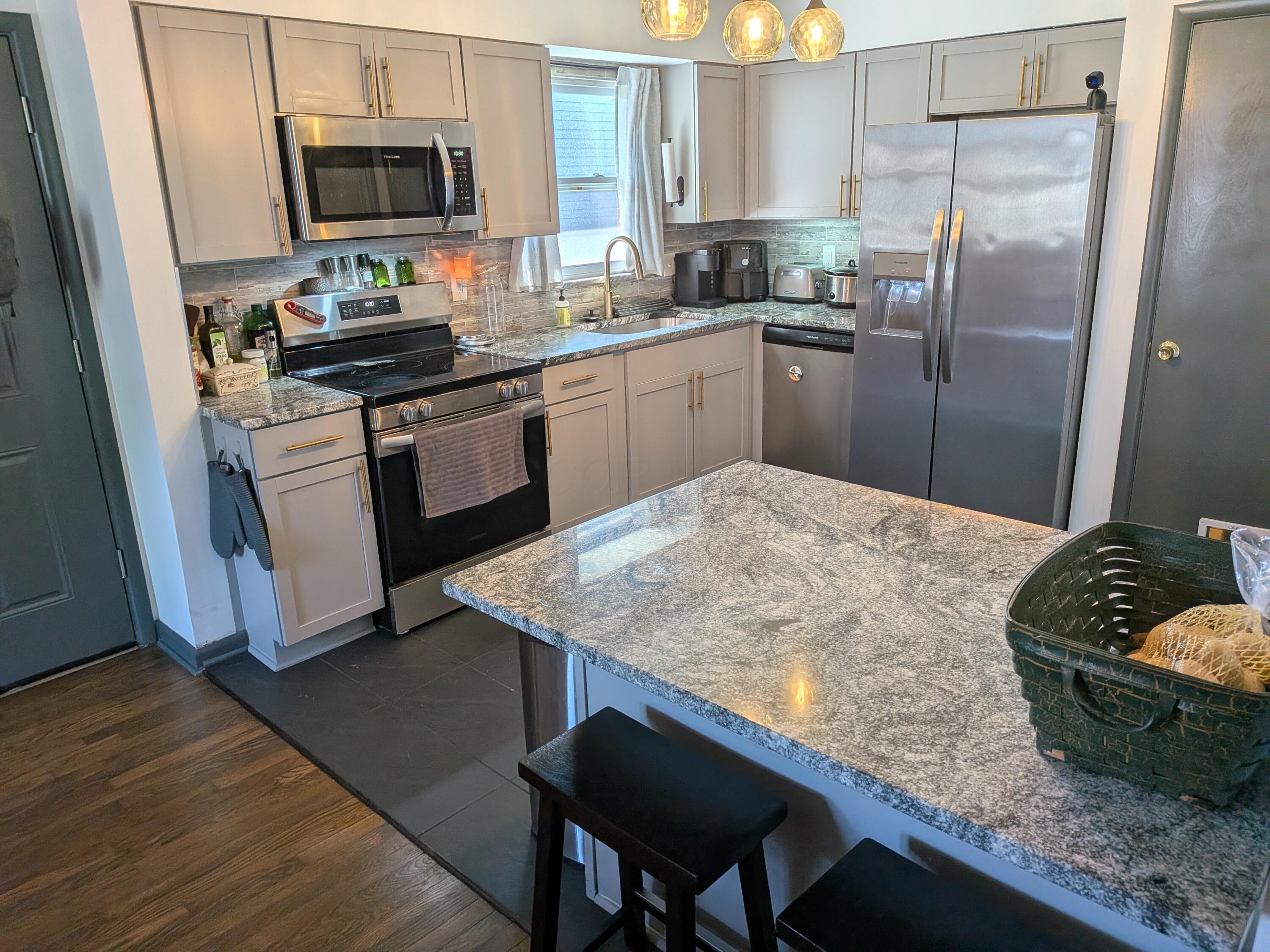650 Salisbury Road Columbus, OH 43204 - Photo 2 of 18 2