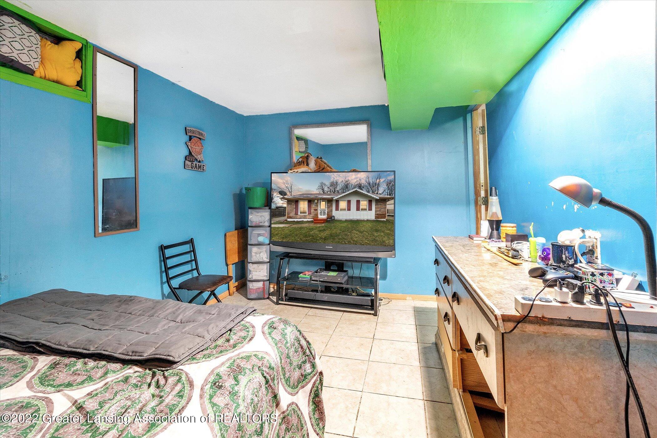 3100 Sunderland Road Lansing, MI 48911 - Photo 23 of 34 23-3100-Sunderland-Rd-WindowStill-Real-E