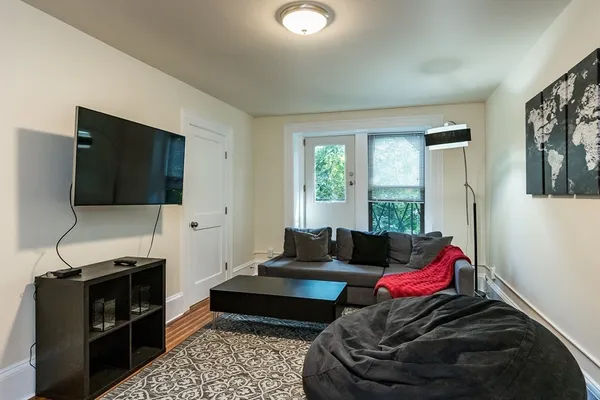 $2,925 | 1463 Beacon Street, Unit 4, Brookline, MA 02446