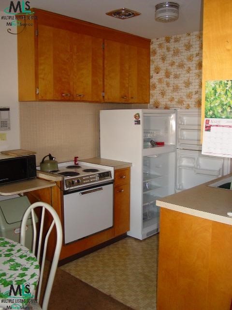 23371 Kelly Road, Unit 6 Eastpointe, MI 48021 - Photo 5 of 9 133696-4.JPG