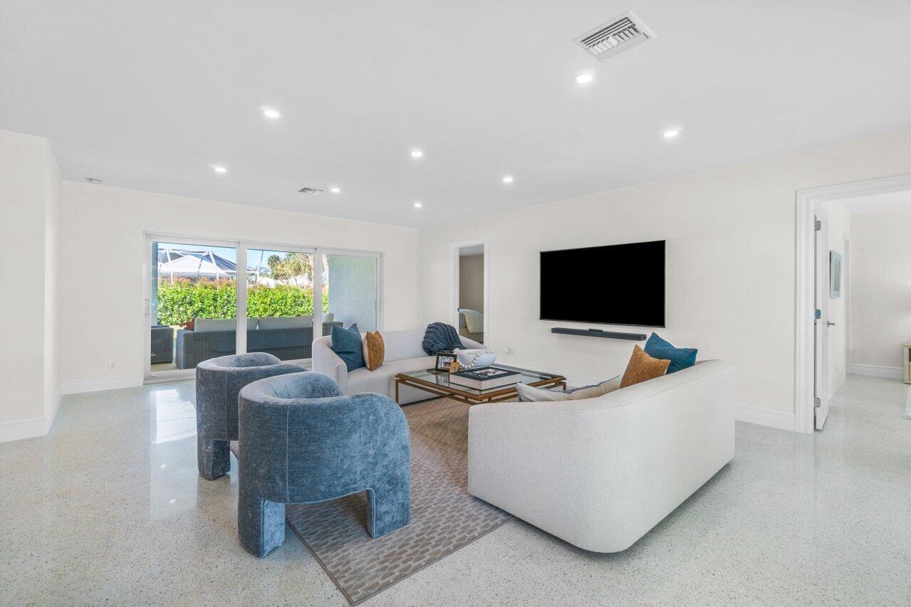 1331 Mulberry Way Boca Raton, FL 33486 - Photo 7 of 30 007-1331MulberryWay-BocaRaton-FL-33486-S