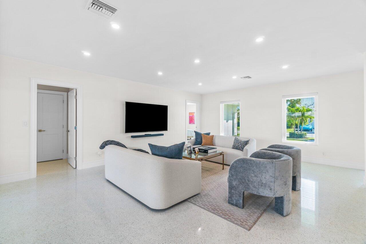 1331 Mulberry Way Boca Raton, FL 33486 - Photo 8 of 30 008-1331MulberryWay-BocaRaton-FL-33486-S