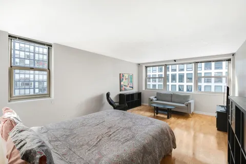 $189,000 | 253 East Delaware Place, Unit 22B, Chicago, IL 60611